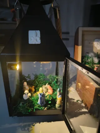 Presepe in miniatura in ceramica in lanterna