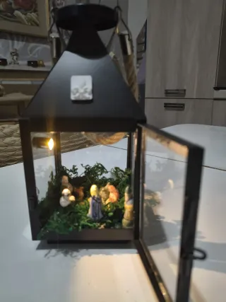 Presepe in miniatura in ceramica in lanterna
