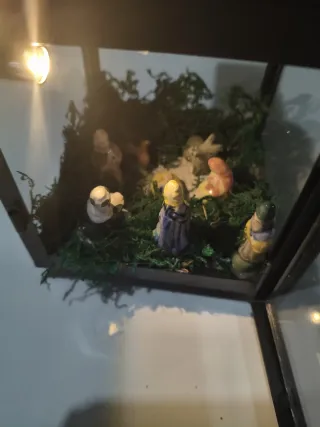 Presepe in miniatura in ceramica in lanterna