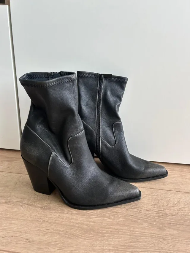 Botines Stradivarius negros/grises