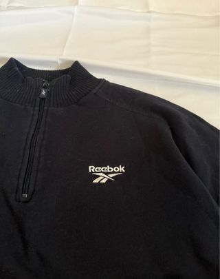 Sudadera Reebok negra con cremallera