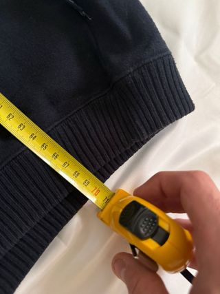 Sudadera Reebok negra con cremallera