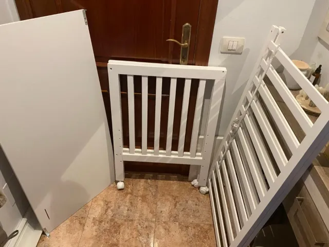 Cuna de bebé blanca