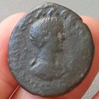 ≡ Bonita moneda romana Claudio Monte Argeo