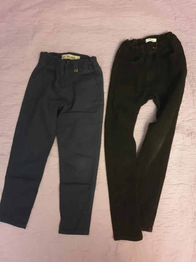 Pantalones negros y azules