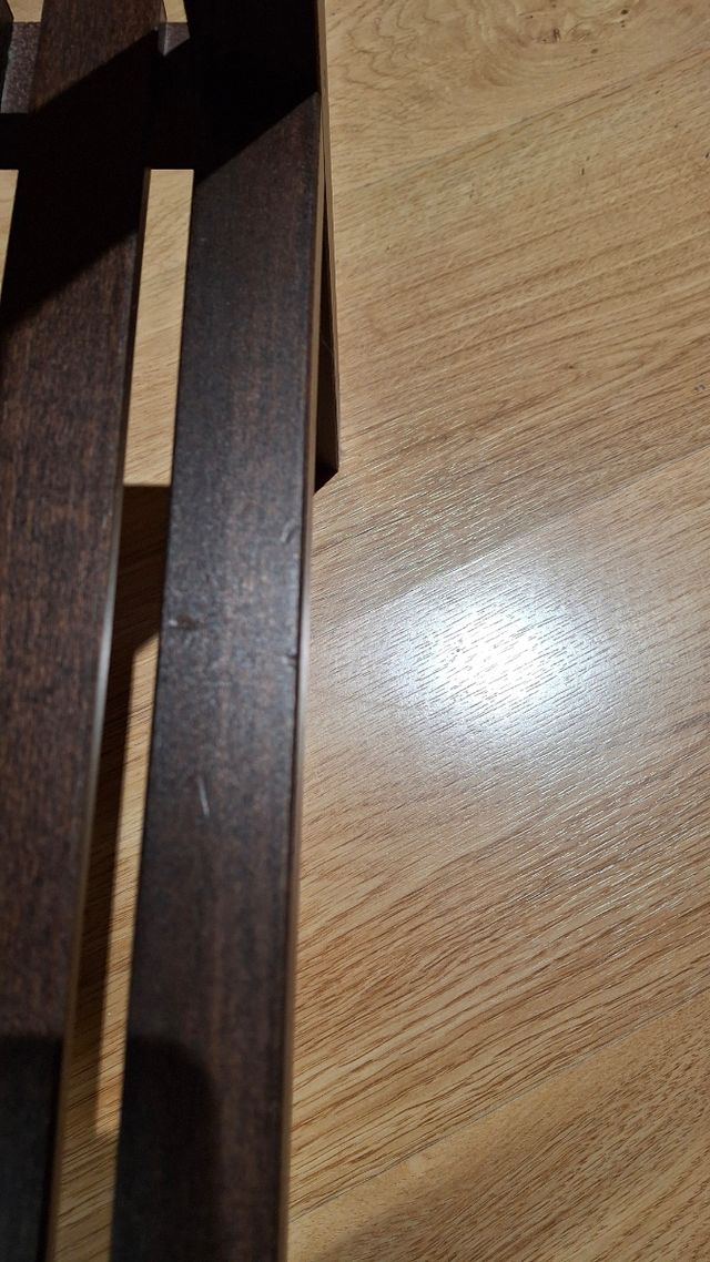 Estantería de madera oscura Ikea