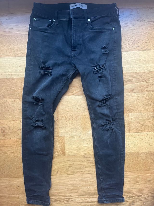 Pantalón vaquero Bershka negro roto Talla 38