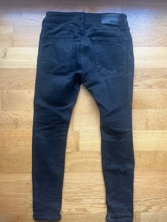 Pantalón vaquero Bershka negro roto Talla 38
