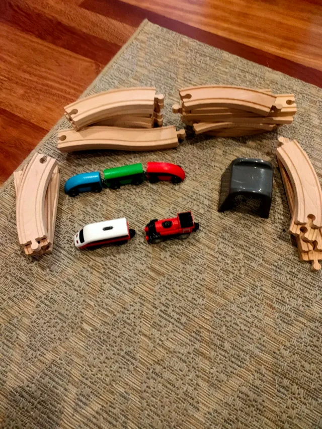 Circuito de tren Hape Busy City Rail Set