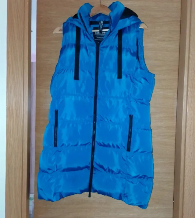 Chaleco largo acolchado con capucha