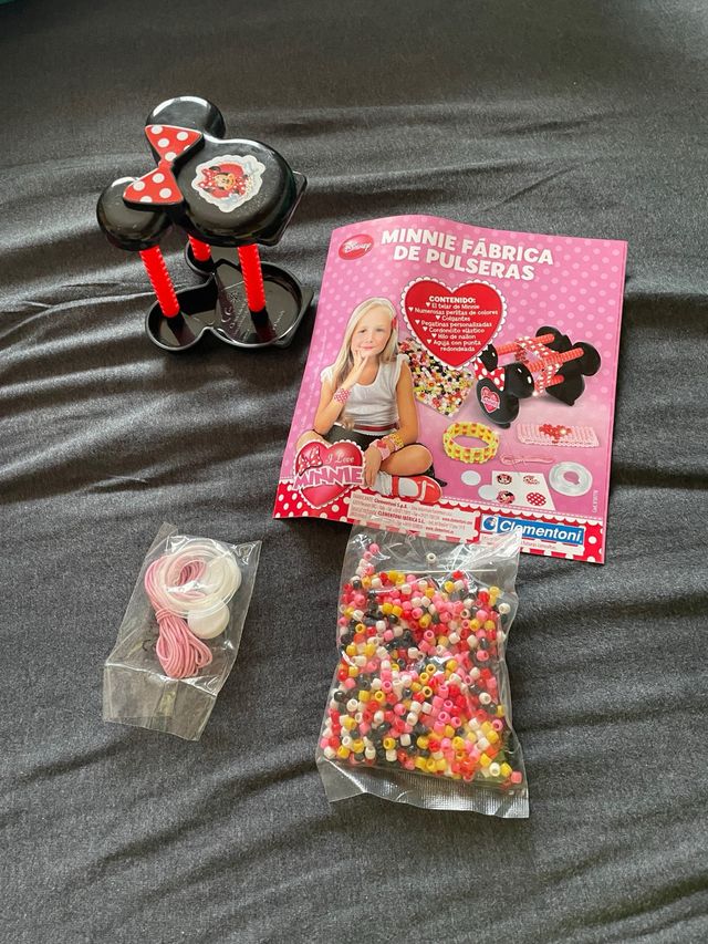 Gratis: Set de pulseras Minnie Clementoni