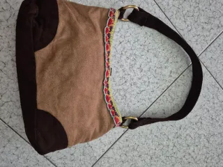 Borsa in velluto marrone con dettagli colorati