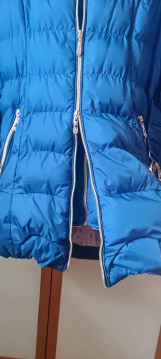 Abrigo acolchado azul para chica