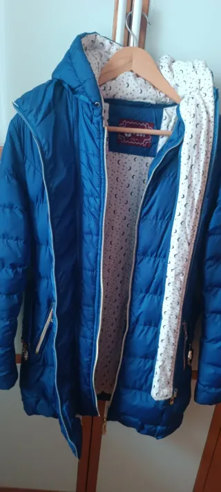 Abrigo acolchado azul para chica