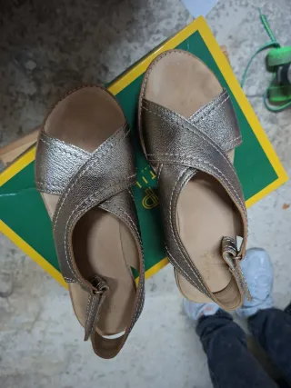 Sandalias Clark doradas