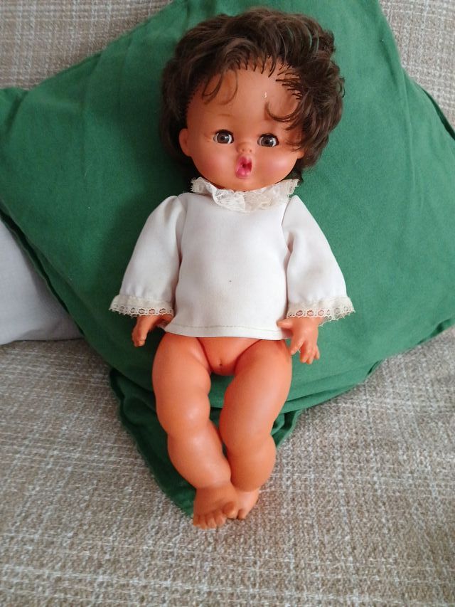 Muñeca antigua con manchas