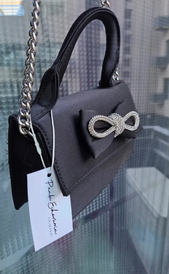 Bolso negro lazo pedrería Primark
