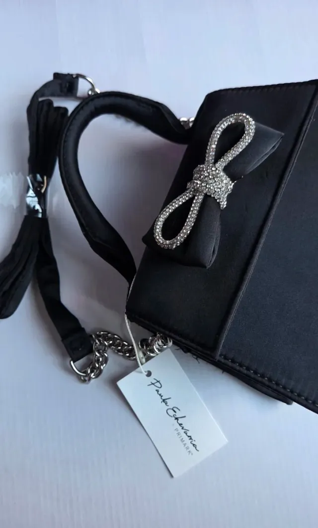 Bolso negro lazo pedrería Primark