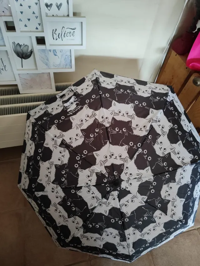 Ombrellone pieghevole solidale gattini