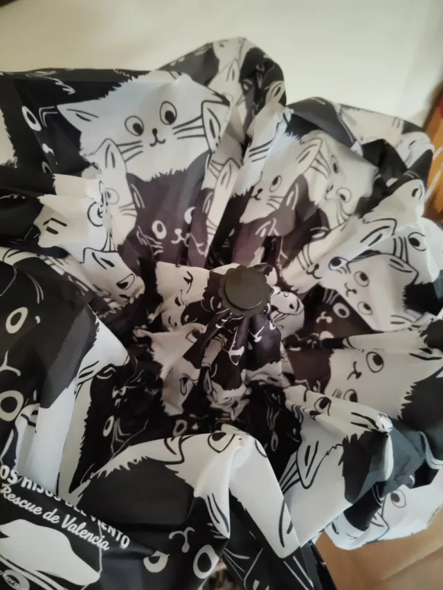 Ombrellone pieghevole solidale gattini