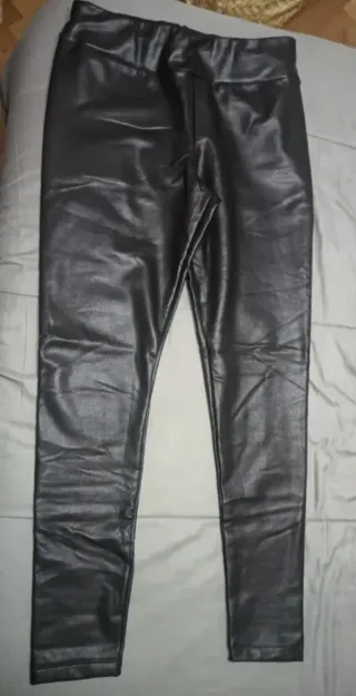 Leggings efecto piel Esmara negros