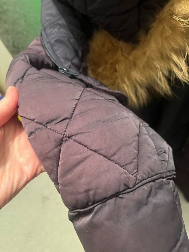 Plumas azul marino rombos con capucha pelo