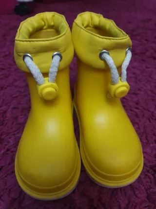 Botas de agua amarillas para niños talla 24
