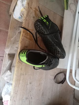 Scarpe da calcetto Kipsta nere e verdi