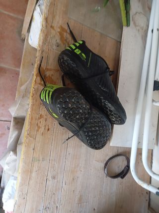 Scarpe da calcetto Kipsta nere e verdi