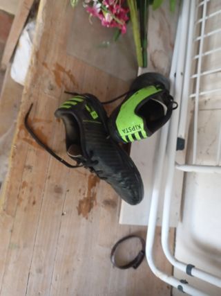 Scarpe da calcetto Kipsta nere e verdi