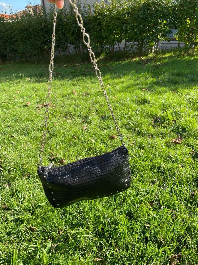 Bolso piel con tachuelas Estilo: Cassy