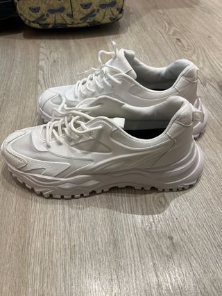 Zapatillas blancas deportivas
