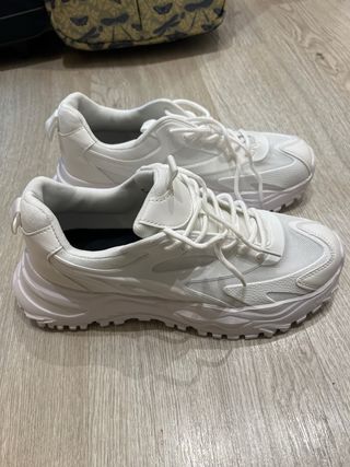 Zapatillas blancas deportivas