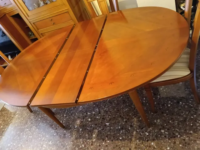 Tavolo rotondo in legno con 6 sedie