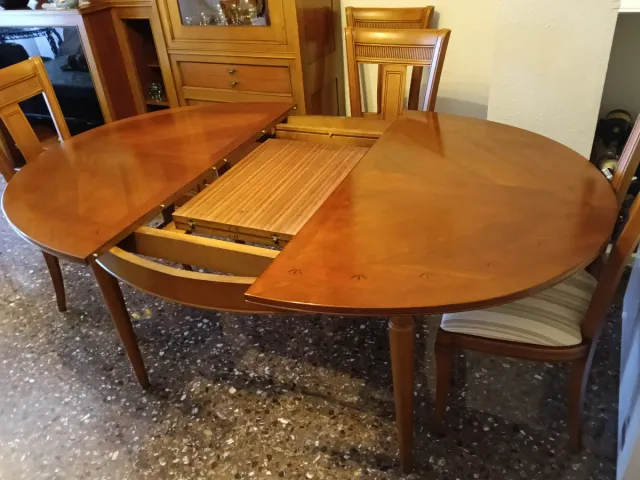 Tavolo rotondo in legno con 6 sedie