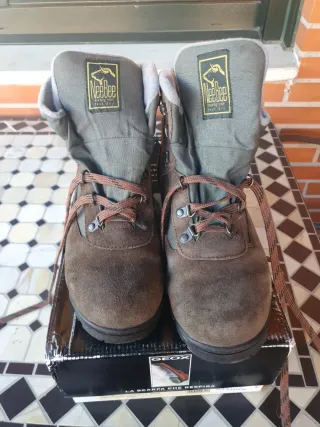 OFERTA. Botas de montaña NeeBee con Goretex