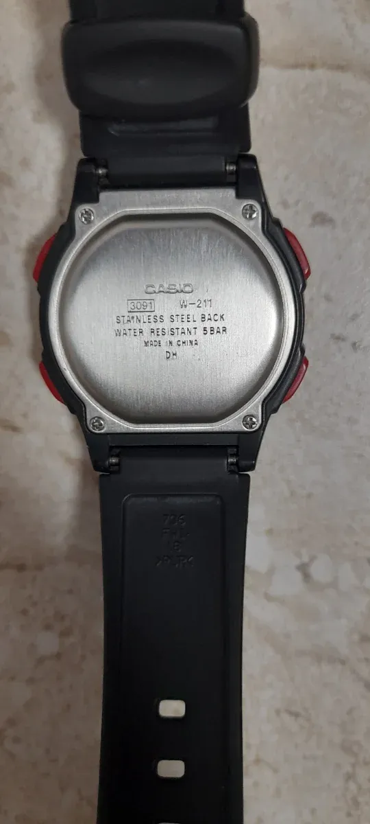 Reloj Casio Digital Negro y Rojo