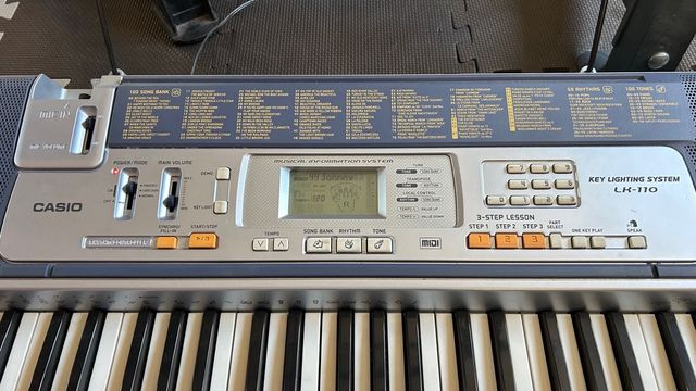 Teclado Casio LK-110