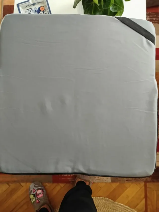 Cojín antiescaras de tela gris