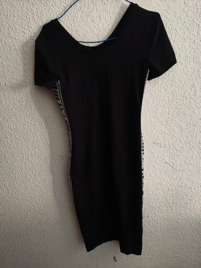 Vestido negro con detalles laterales armani