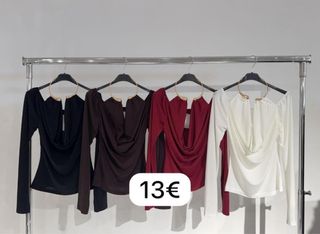 Blusa elegante con collar dorado