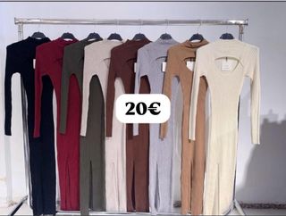 Blusa elegante con collar dorado