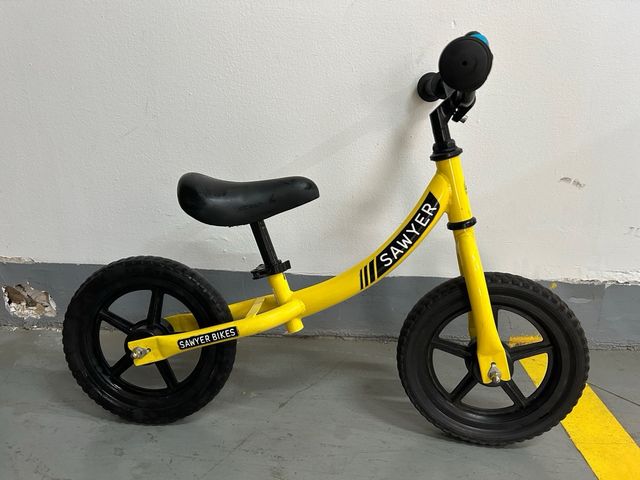 Bicicleta de aprendizaje Sawyer amarilla