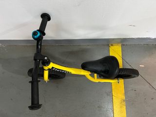 Bicicleta de aprendizaje Sawyer amarilla