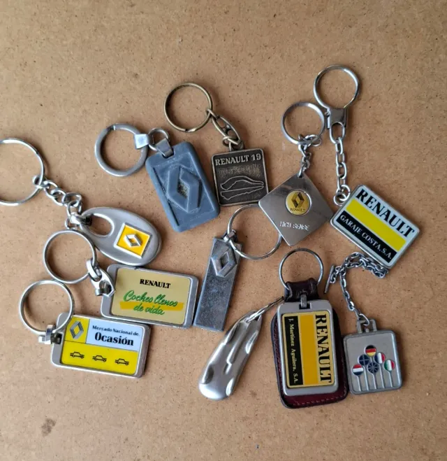 Chiavi Renault collezione vintage antica in liquidazione