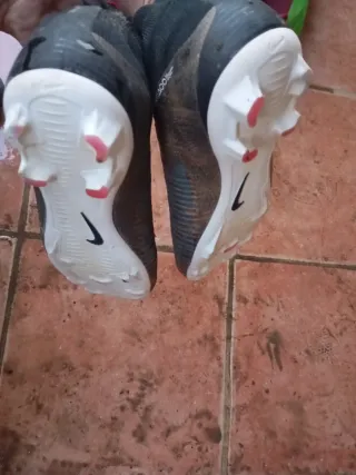 Scarpe da calcio Nike nere e bianche