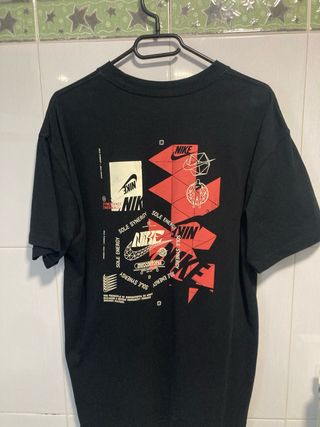 Camiseta Nike Negra Diseño Gráfico