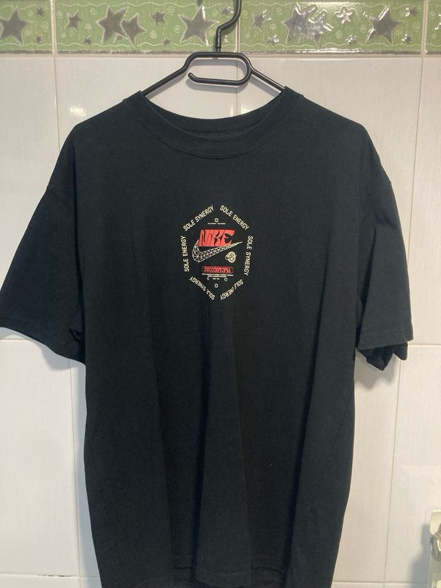 Camiseta Nike Negra Diseño Gráfico