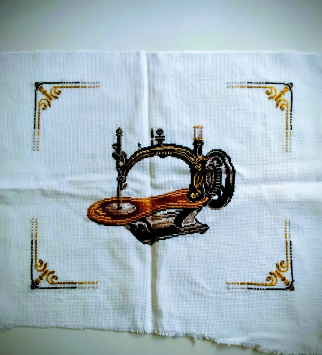 Máquina de coser bordada a punto de cruz
