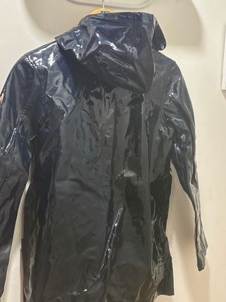 Chubasquero parka azul brillante